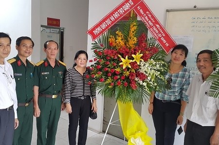 
Lãnh đạo Phòng Giáo dục và Đào tạo thăm và chúc mừng Kỷ niệm 71 năm ngày thành lập Quân đội Nhân dân Việt Nam (22/12/1944 - 22/12/2015) tại Ban chỉ huy Quân sự Quận 10 ngày 22/12/2015